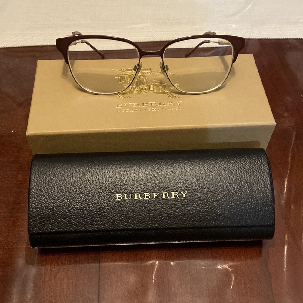 Burberry burgundy glasses frames❤️